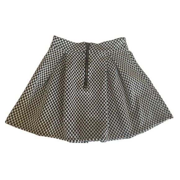 Bethany Mota Black & White Mini Skirt Size Extra Small - Picture 2 of 4